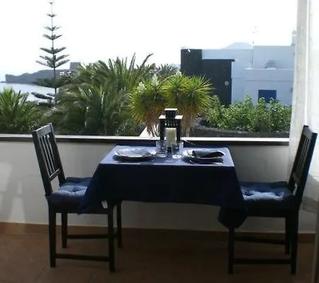 Schoene In Mit Grill, Garten Und Terrasse Und Neben Dem Playa Blanca (Lanzarote)