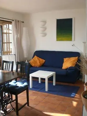 Schoene In Mit Grill, Garten Und Terrasse Und Neben Dem アパート